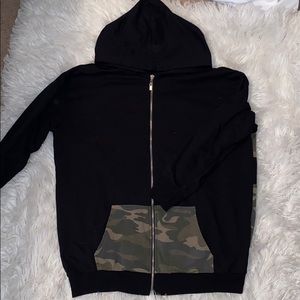 Quarter sleeve zip up